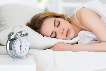 Does pure melatonin regulate sleep cycles effectively?